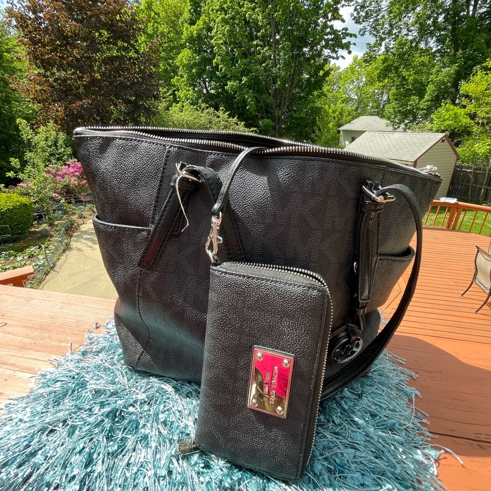 Michael Kors Purse and wallet set